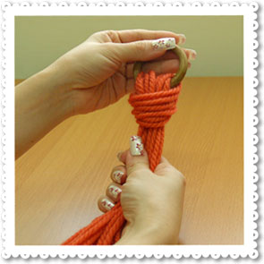 Home Handicraft: Making a Knot with 9 Pieces of Wool