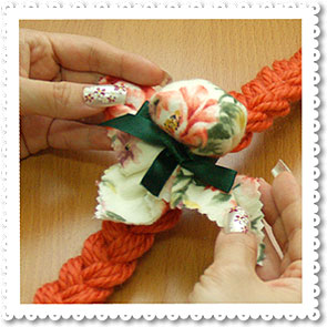 Home Handicraft: Sachet Tied to Braid with Ribbon