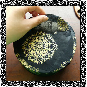 Home Handicraft: Circular Fabric Glued to Bottom of Box